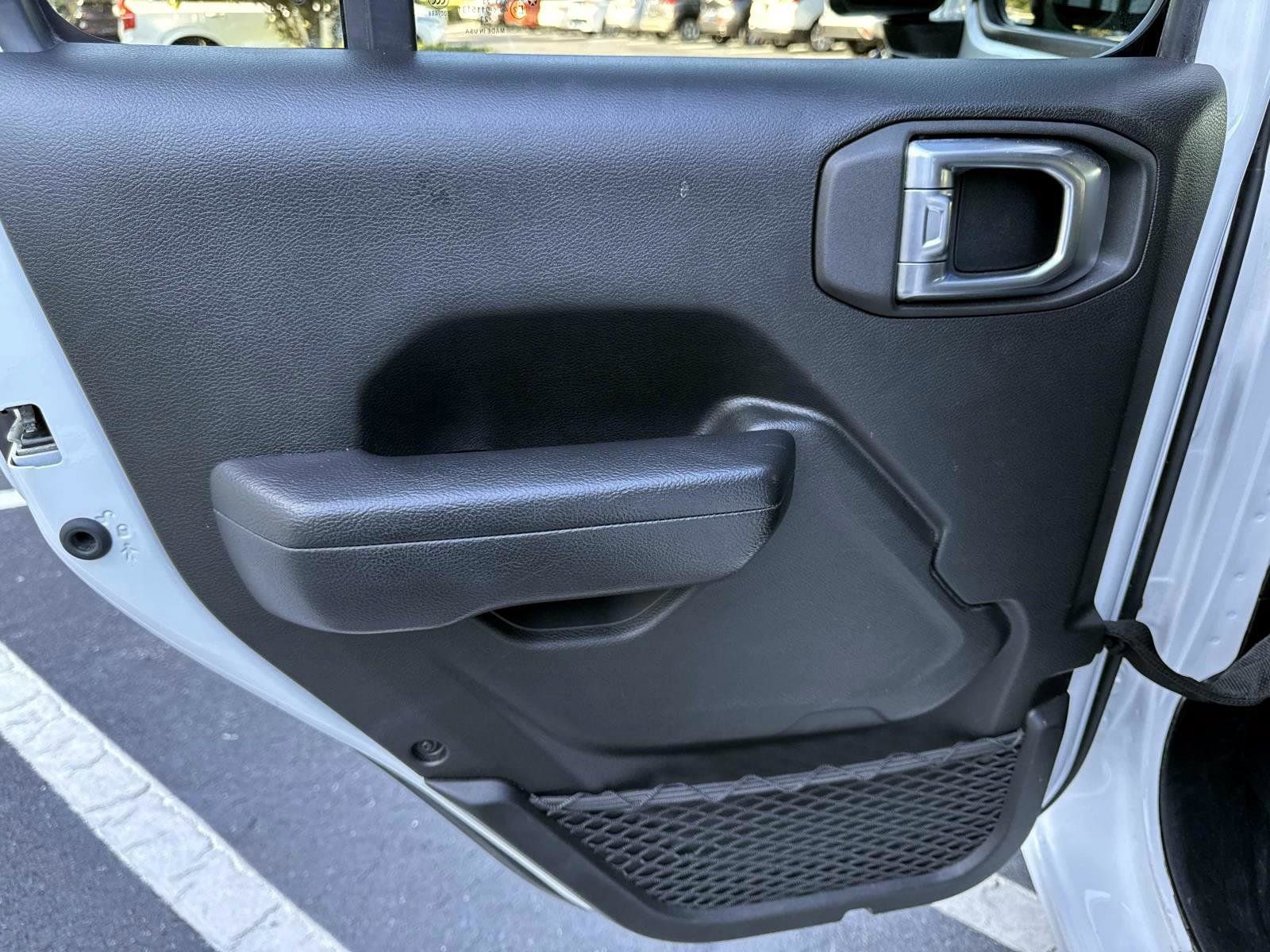 Used 2024 Jeep Wrangler Unlimited image 13