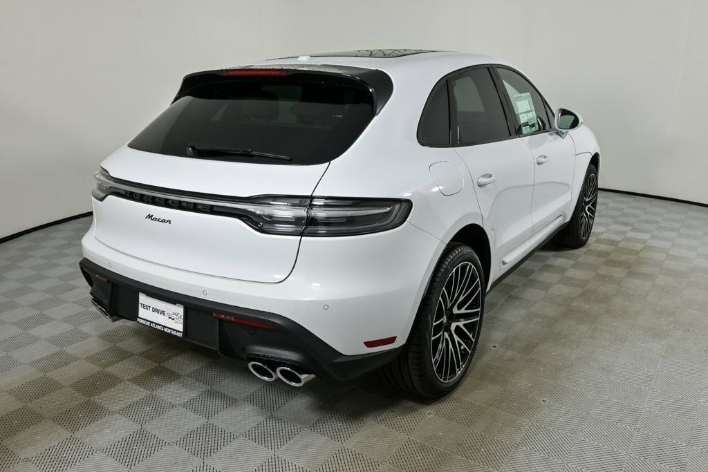 Certified 2025 Porsche Macan image 28