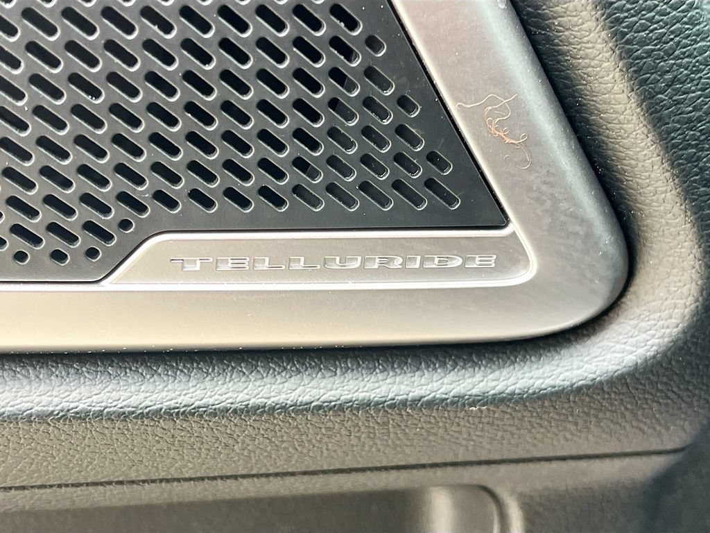 Used 2025 Kia Telluride S FWD image 19