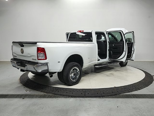 Used 2024 RAM 3500 Big Horn AWD/4WD image 16