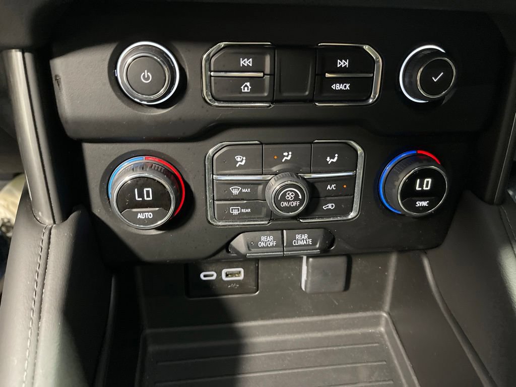Used 2024 Chevrolet Tahoe LS RWD image 32