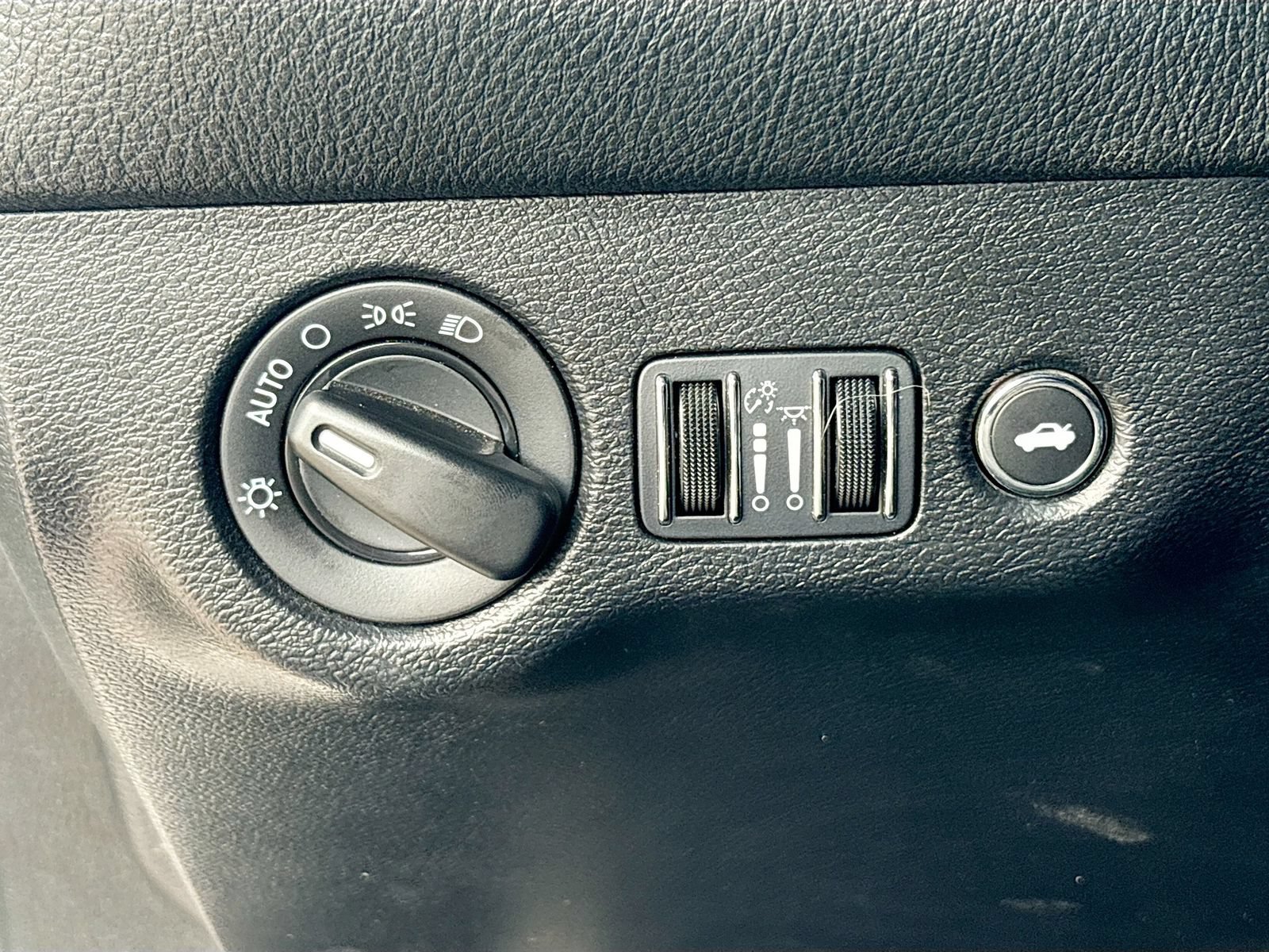 Used 2023 Dodge Challenger SXT RWD image 10