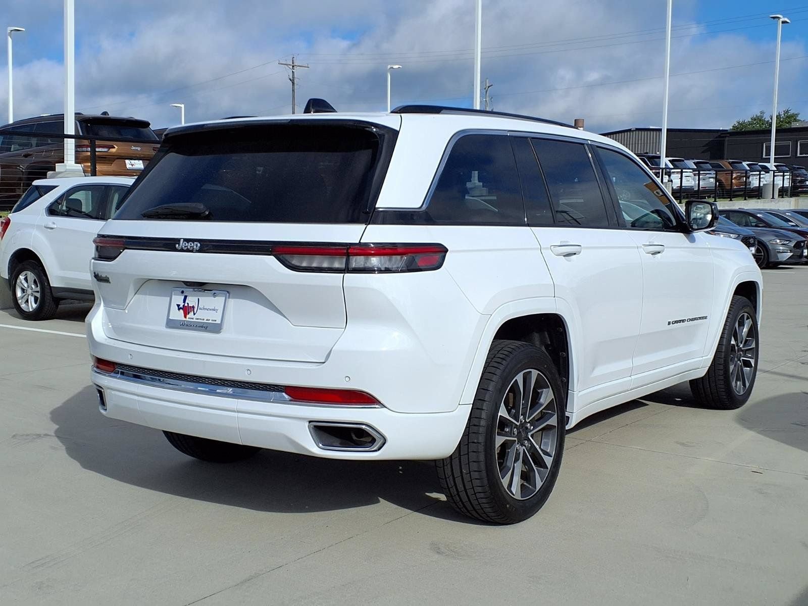 Used 2023 Jeep Grand Cherokee Overland RWD image 6