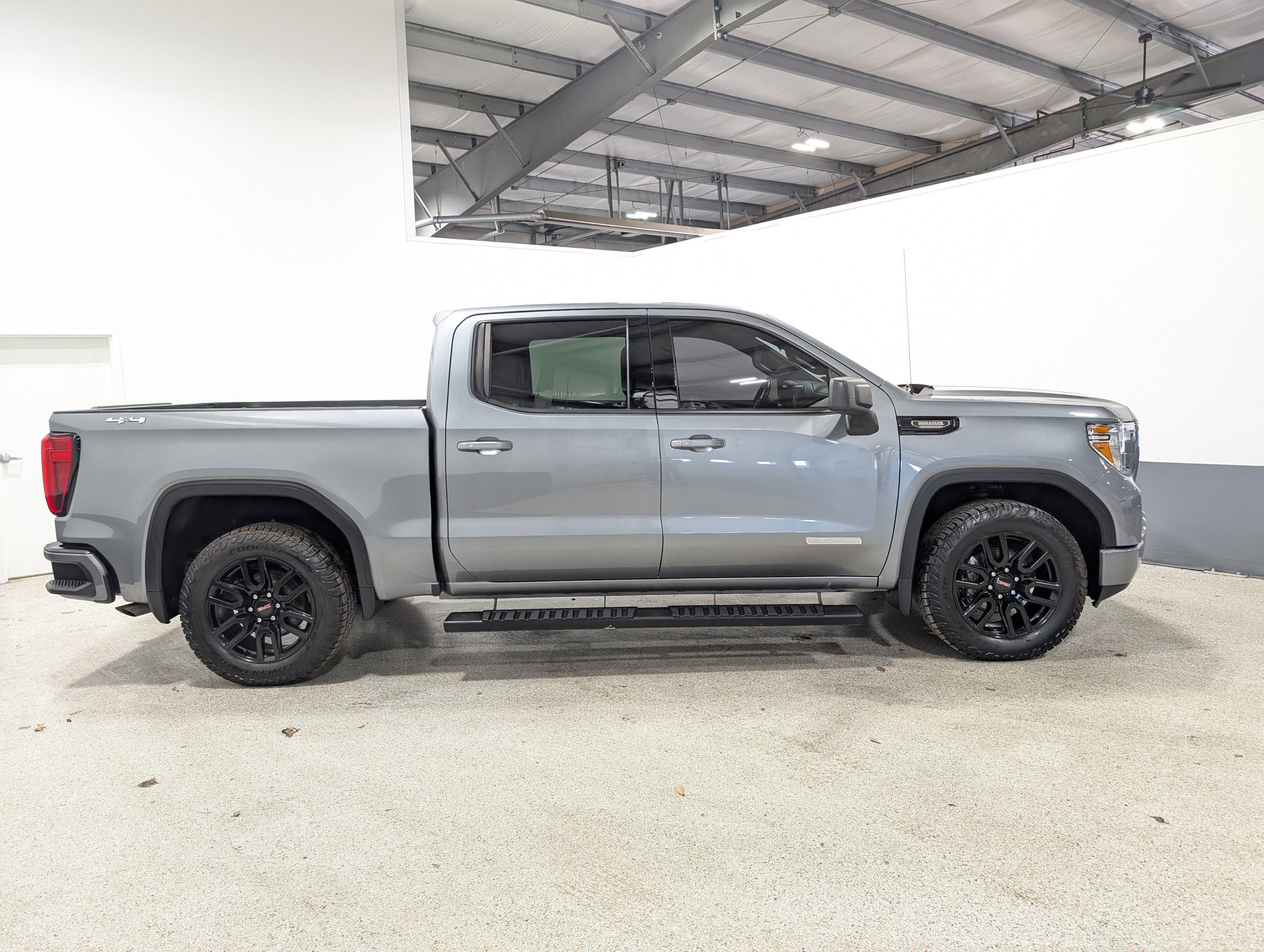 Used 2021 GMC Sierra 1500 Elevation image 2