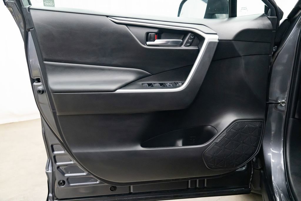 Used 2022 Toyota RAV4 XLE Premium AWD/4WD image 21