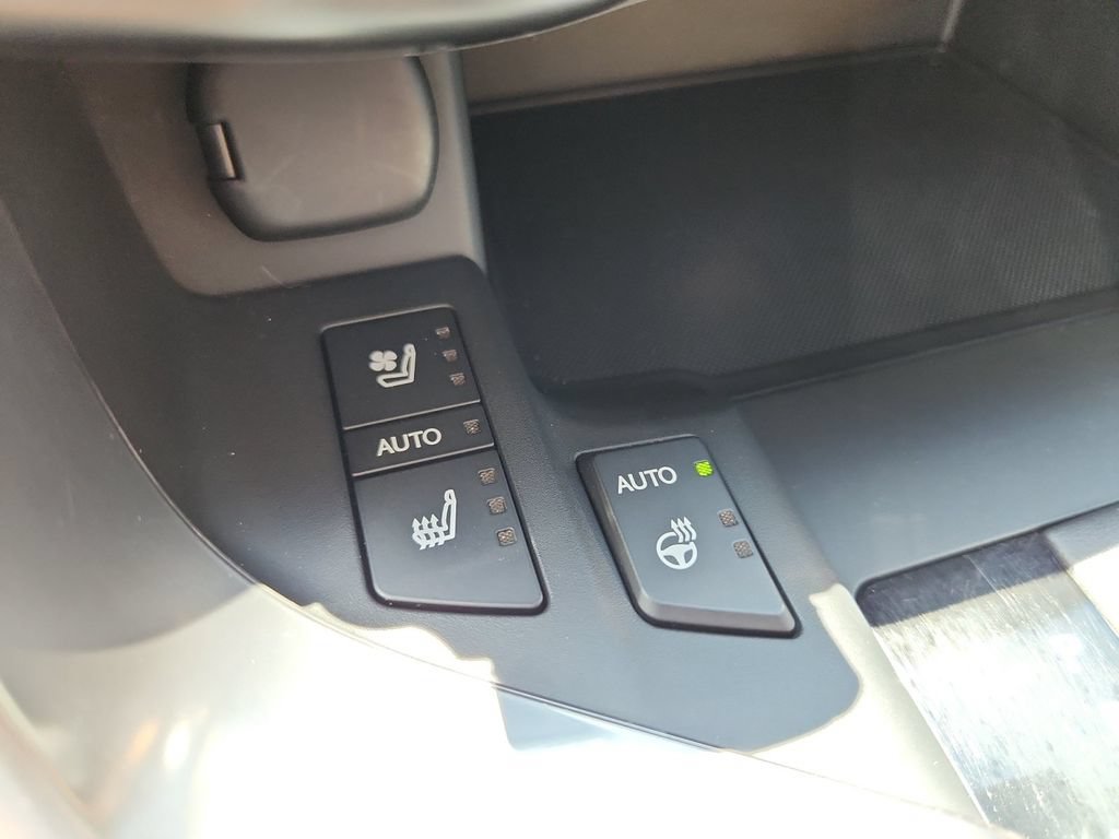 Used 2024 Lexus LX 600 4WD w/ Premium Package image 26