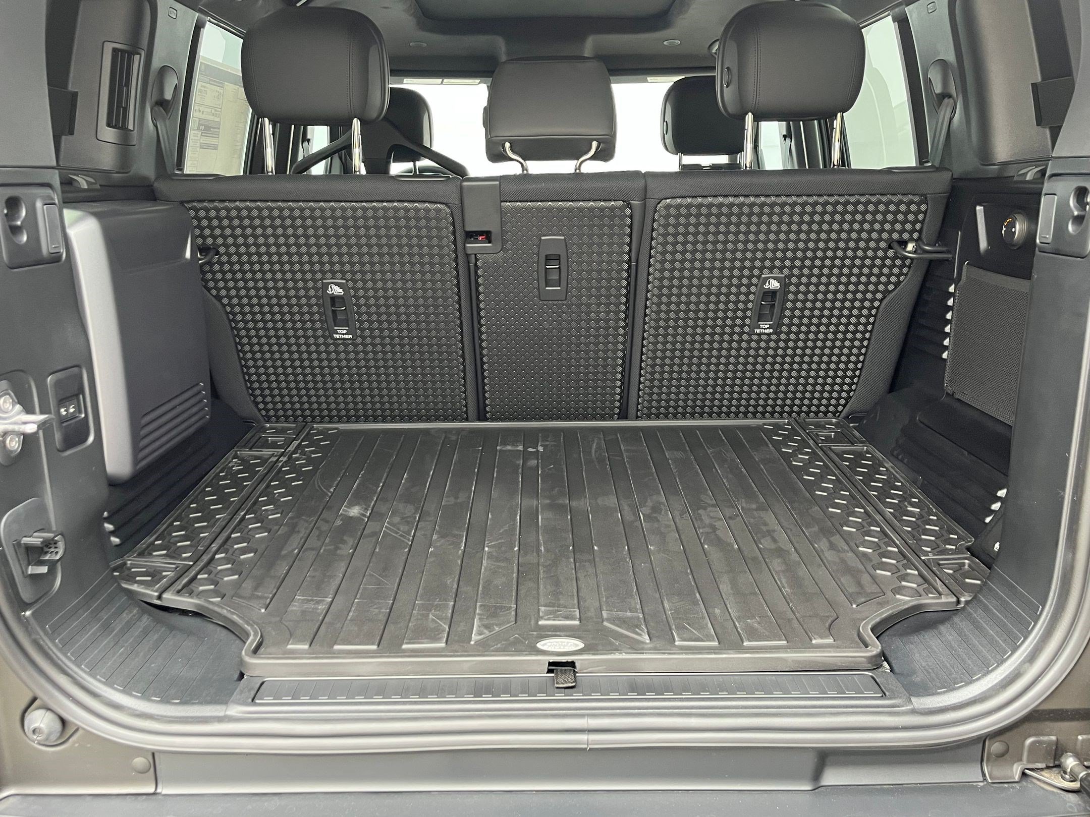 New 2026 Land Rover Defender 110 V8 AWD/4WD image 29