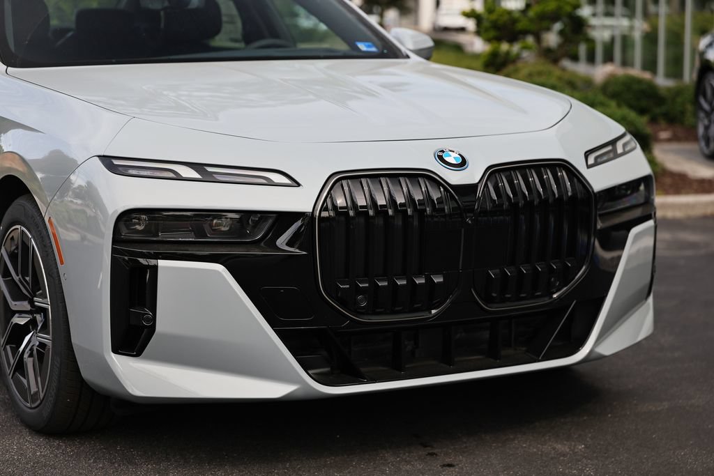 New 2026 BMW i7 xDrive60 AWD/4WD image 2