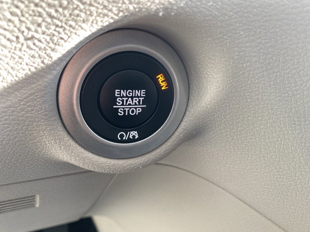 Used 2024 Chrysler Pacifica Touring-L image 33