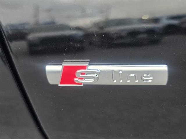 Used 2025 Audi Q8 Prestige w/ Prestige Package image 32