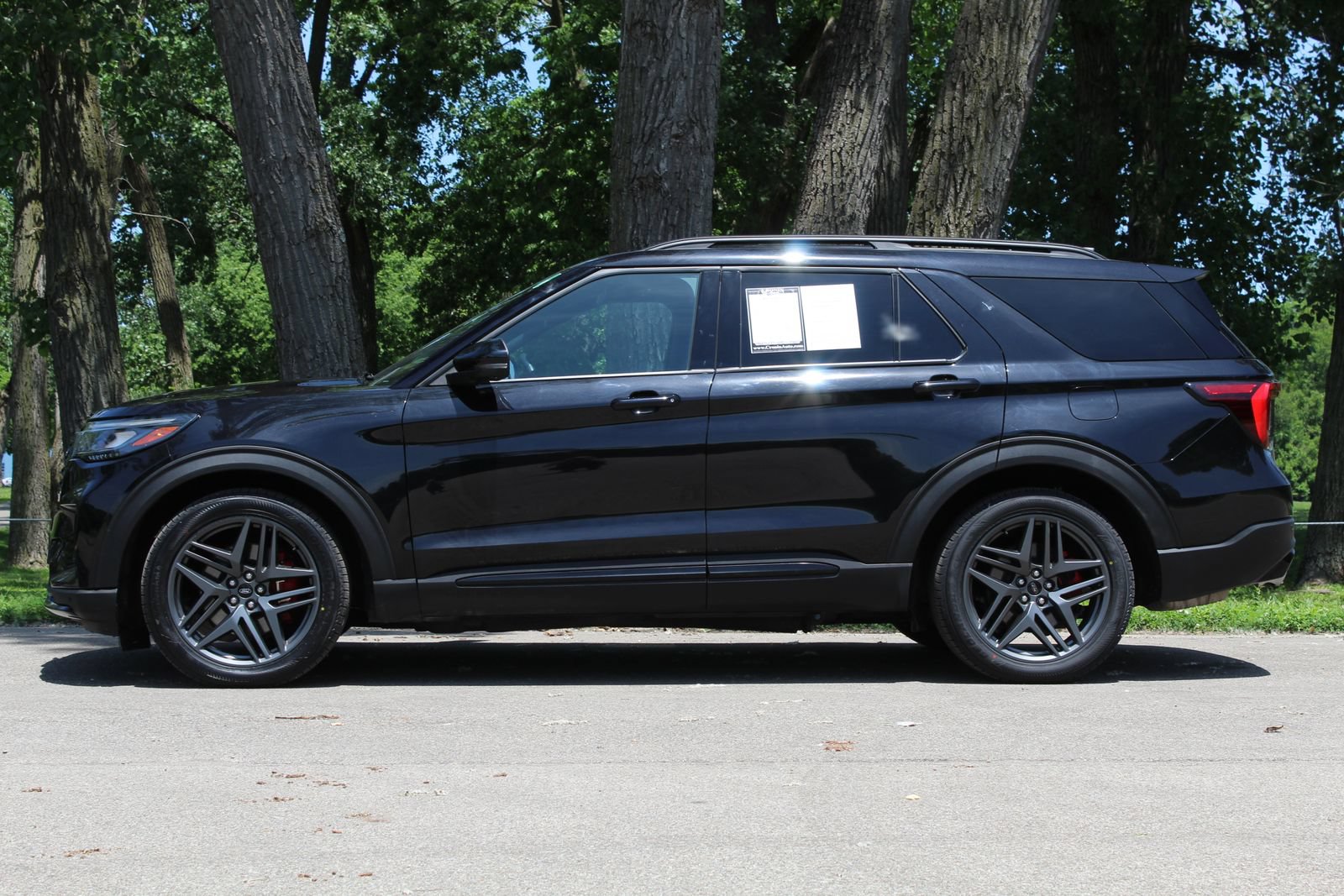 Used 2025 Ford Explorer ST AWD/4WD image 5