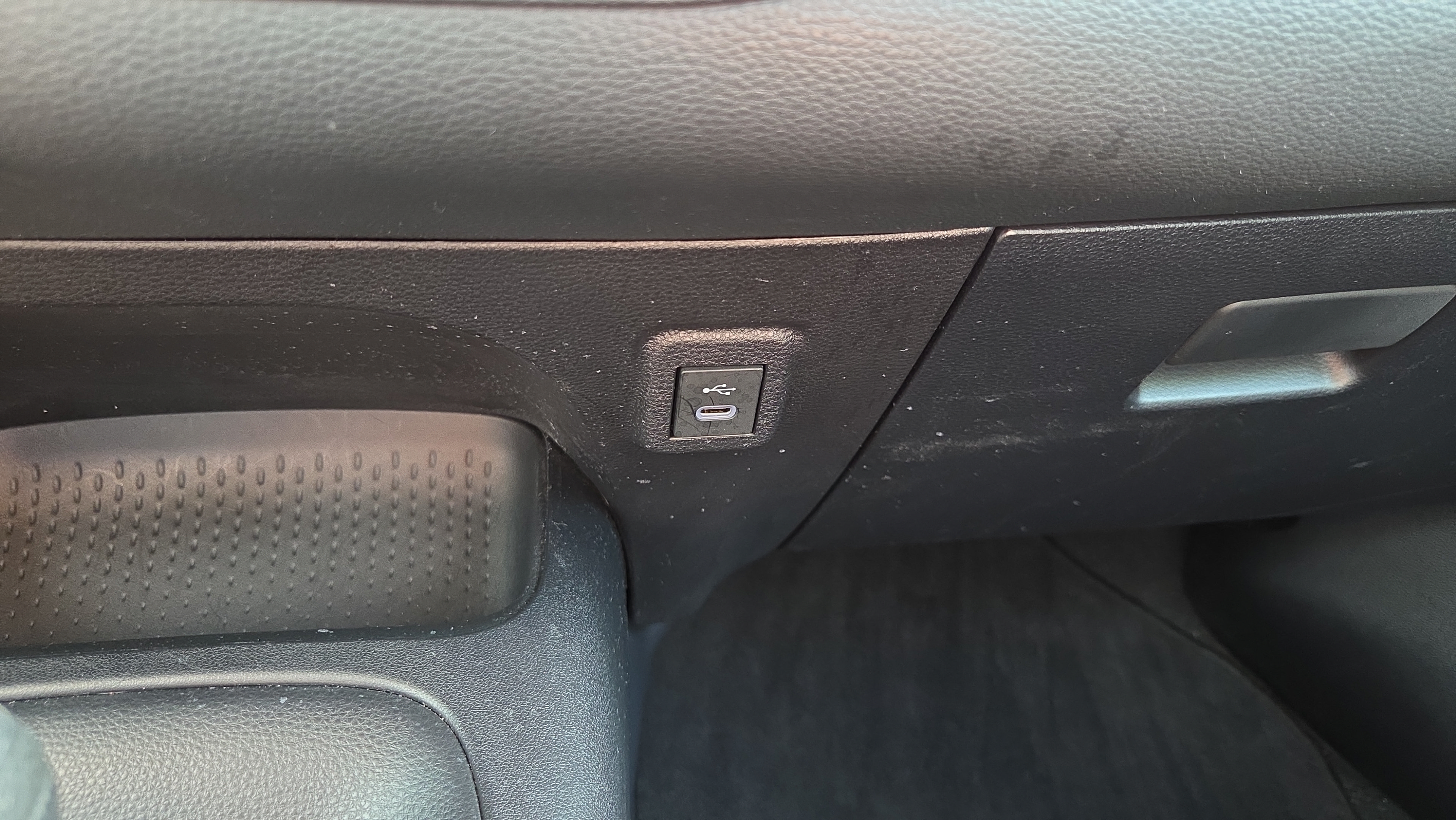 Used 2025 Toyota Corolla LE FWD image 25