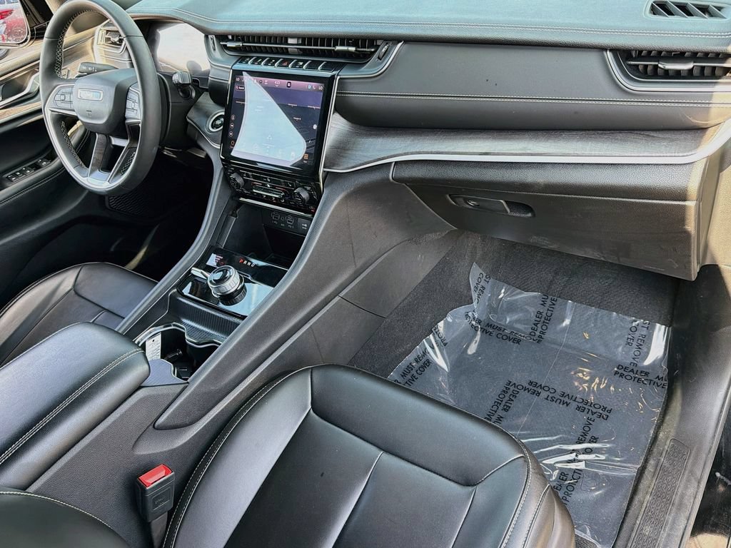 Used 2024 Jeep Grand Cherokee Limited AWD/4WD image 30