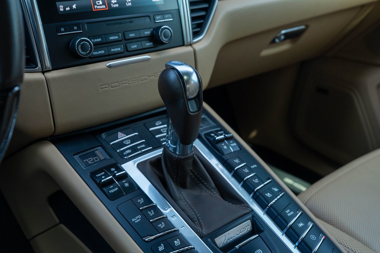 Certified 2018 Porsche Macan S image 30