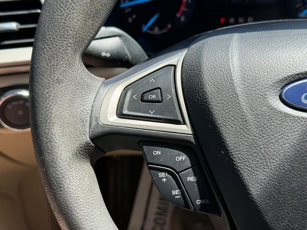 Used 2013 Ford Fusion SE FWD image 19