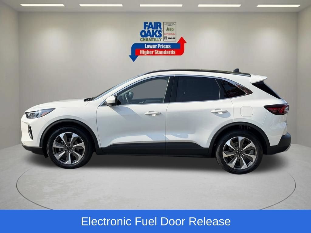 Used 2023 Ford Escape Platinum AWD/4WD image 11