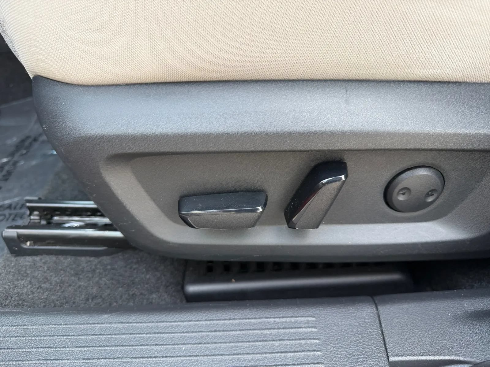 Used 2022 Nissan Rogue SV AWD/4WD image 17