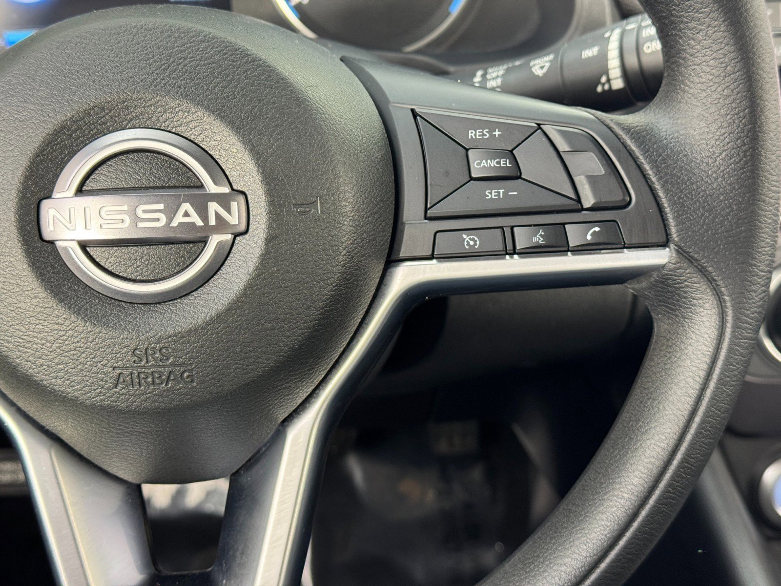 Used 2025 Nissan Leaf S image 20