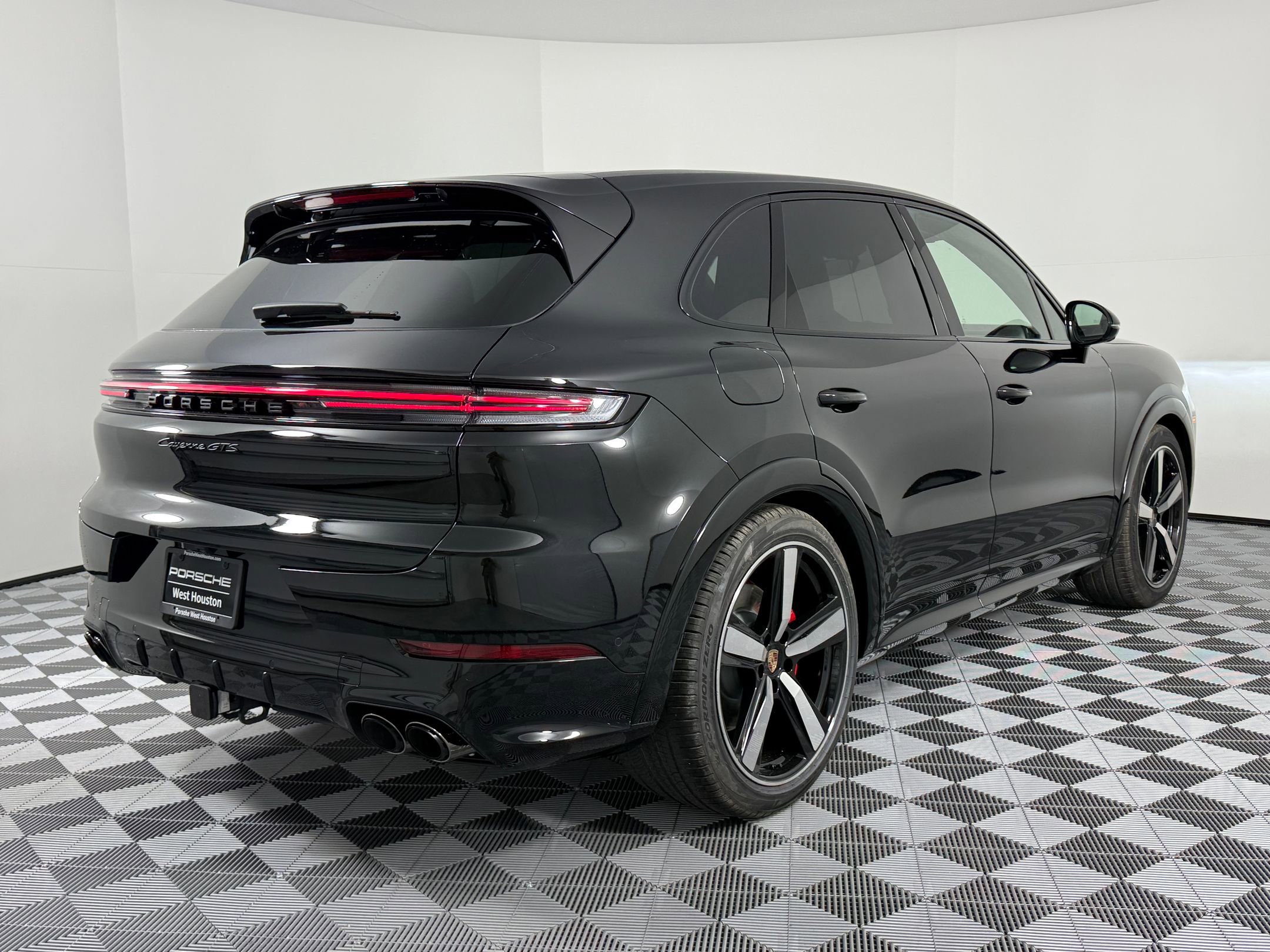 New 2026 Porsche Cayenne GTS image 9