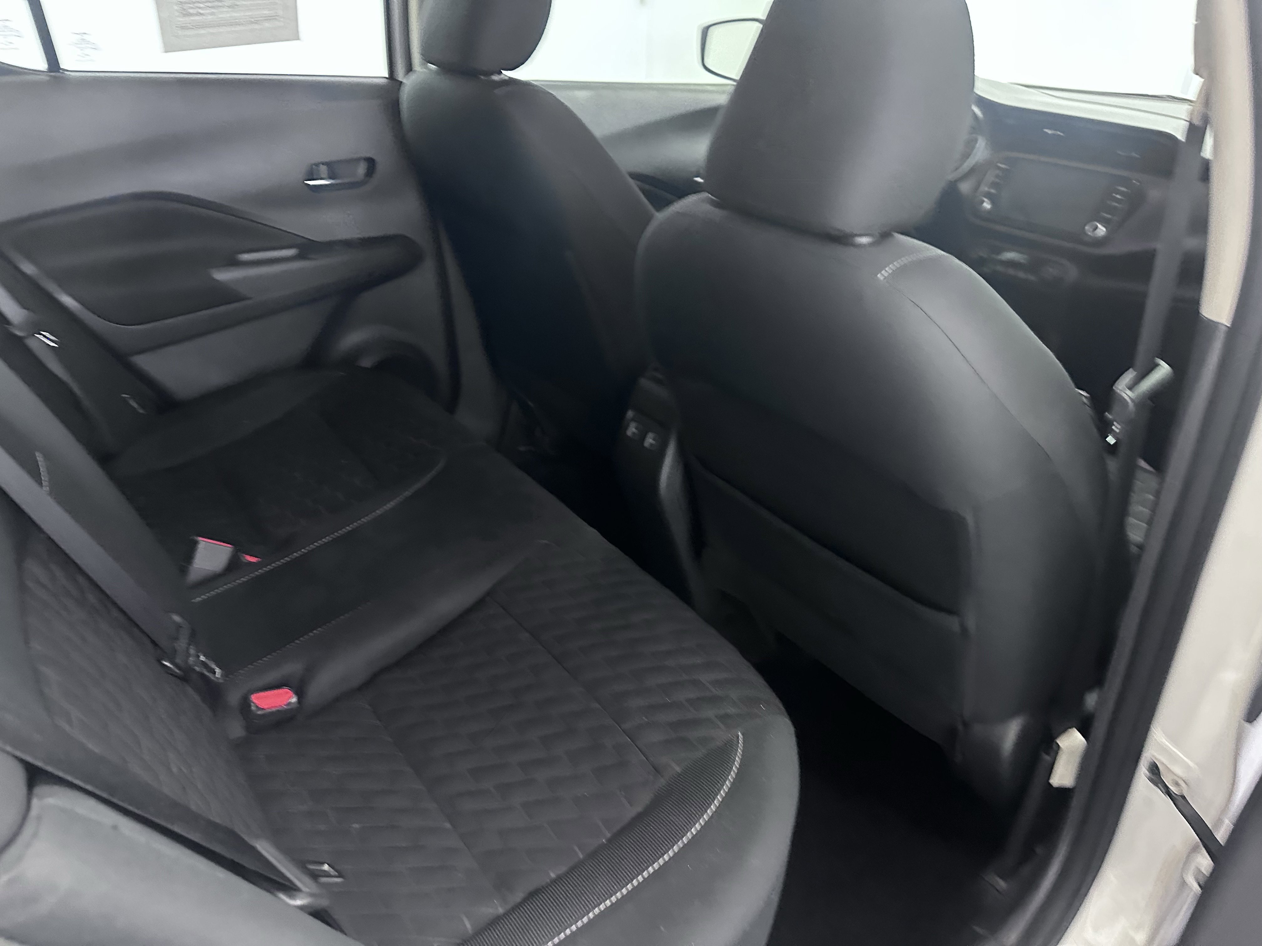 Used 2021 Nissan Kicks SV image 31