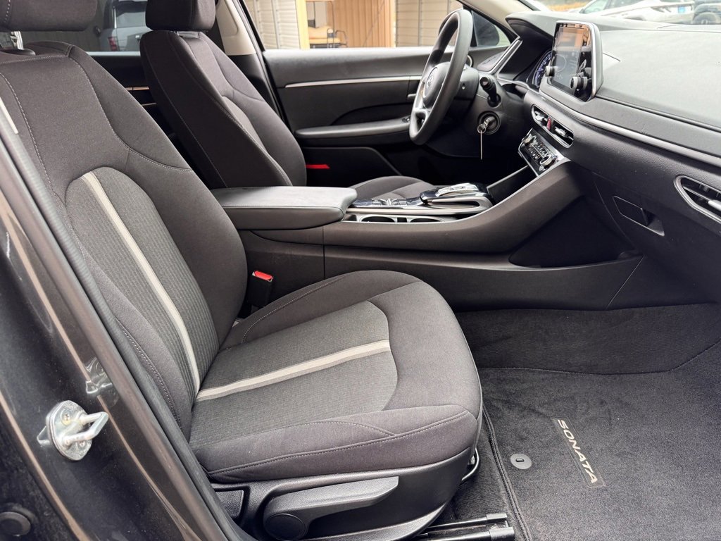 Used 2023 Hyundai Sonata SE w/ Cargo Package image 16