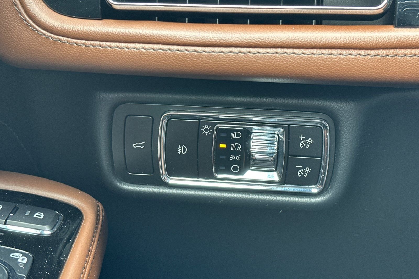 Used 2023 Lincoln Aviator Reserve w/ Equipment Group 201A RWD image 34