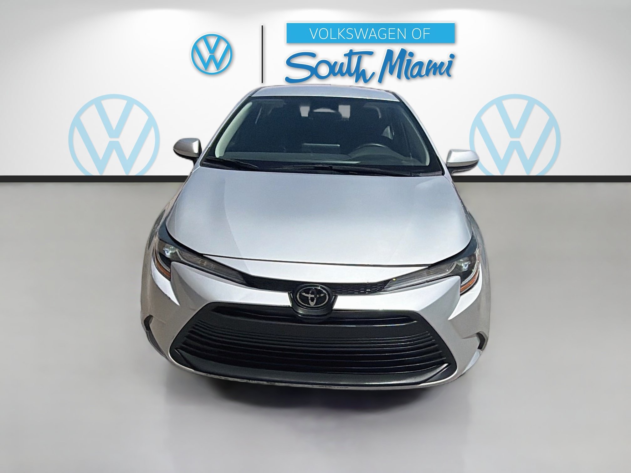 Used 2023 Toyota Corolla LE FWD image 2