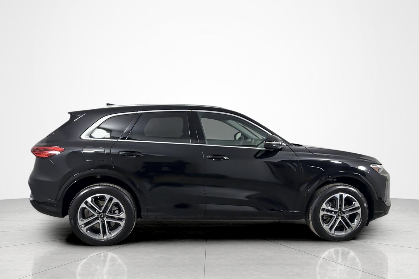 Used 2025 Audi Q5 Premium w/ Convenience Package AWD/4WD image 6