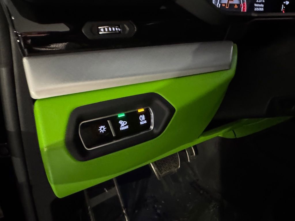 Used 2020 Lamborghini Urus image 43