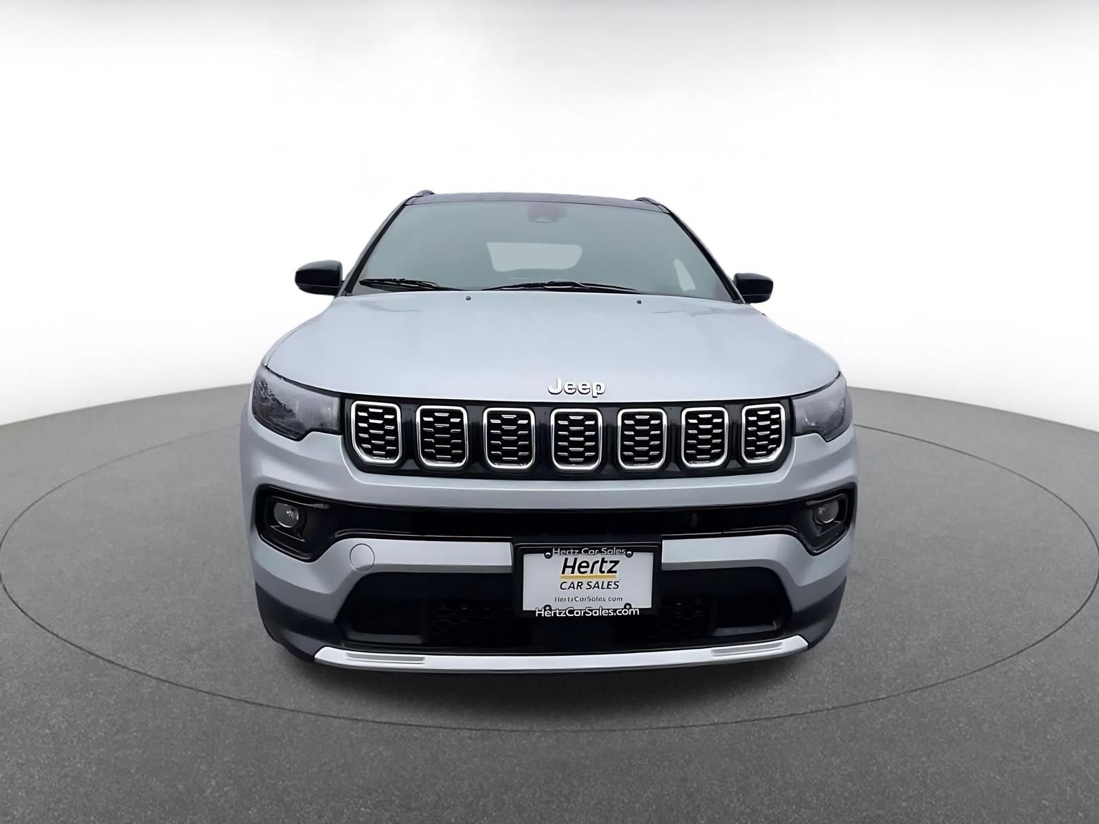 Used 2025 Jeep Compass Limited image 4