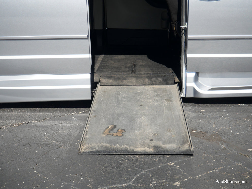 Used 2013 Dodge Grand Caravan SXT w/ Rear Park Assist Pkg FWD image 11