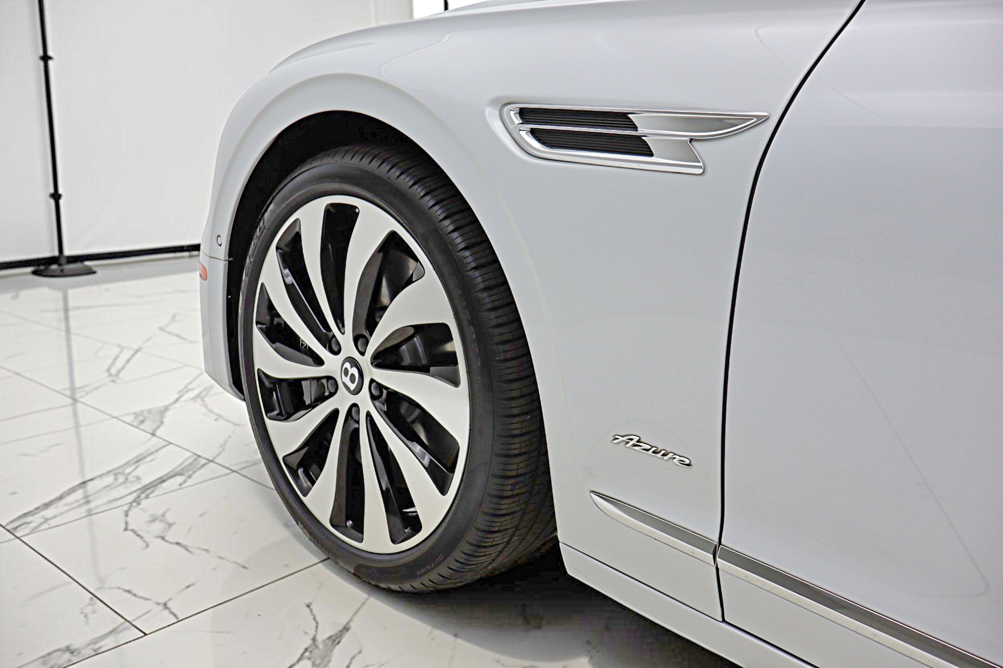 Used 2023 Bentley Flying Spur Azure image 11