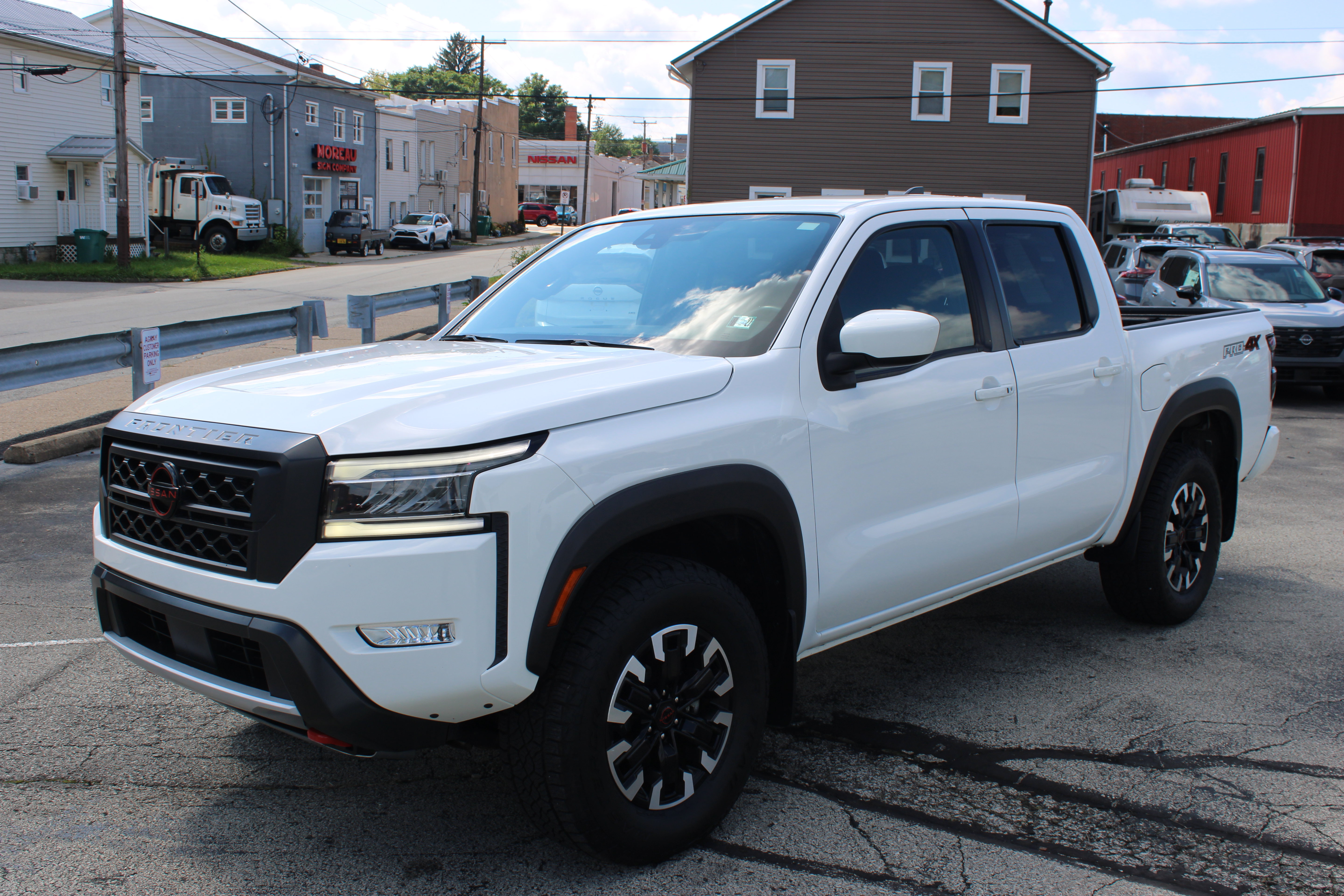Certified 2022 Nissan Frontier PRO-4X w/ Technology Package AWD/4WD image 1