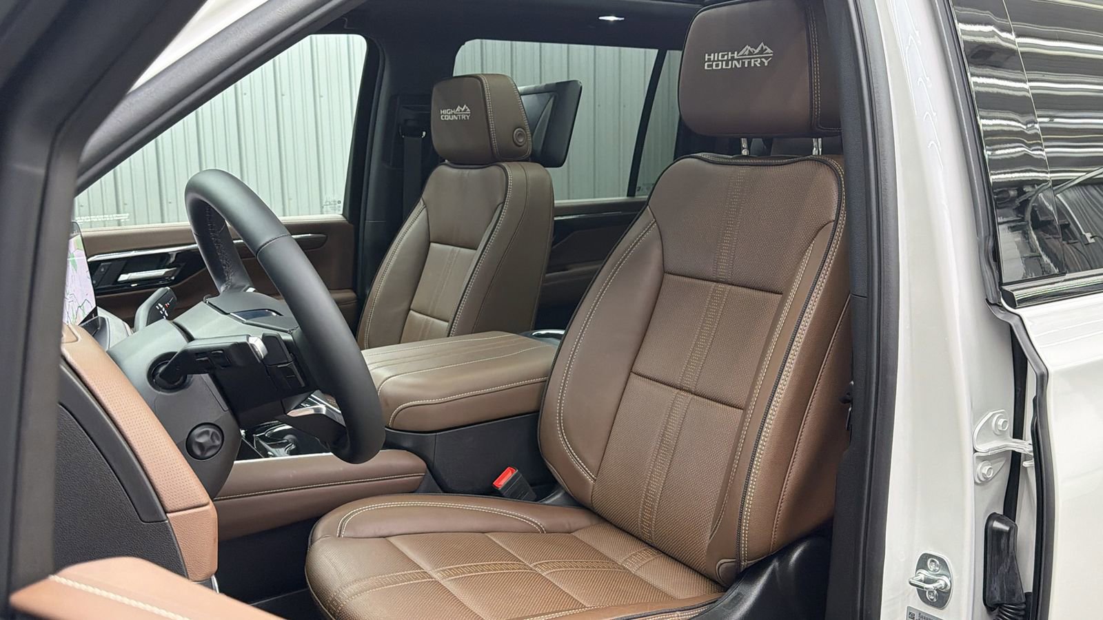 Used 2025 Chevrolet Suburban High Country image 30