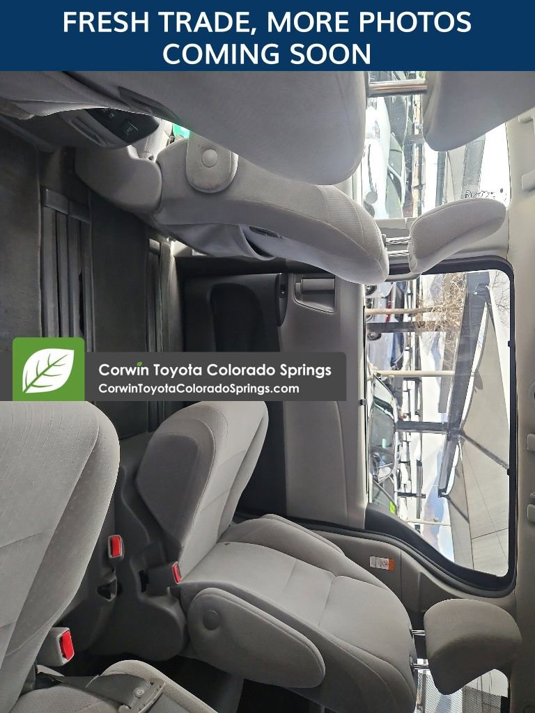 Used 2019 Toyota Sienna LE w/ Carpet Mat Package FWD image 9