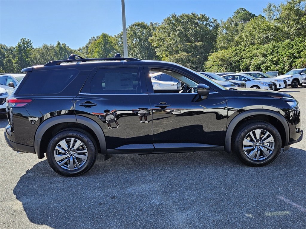 New 2025 Nissan Pathfinder SV w/ SV Premium Package image 12