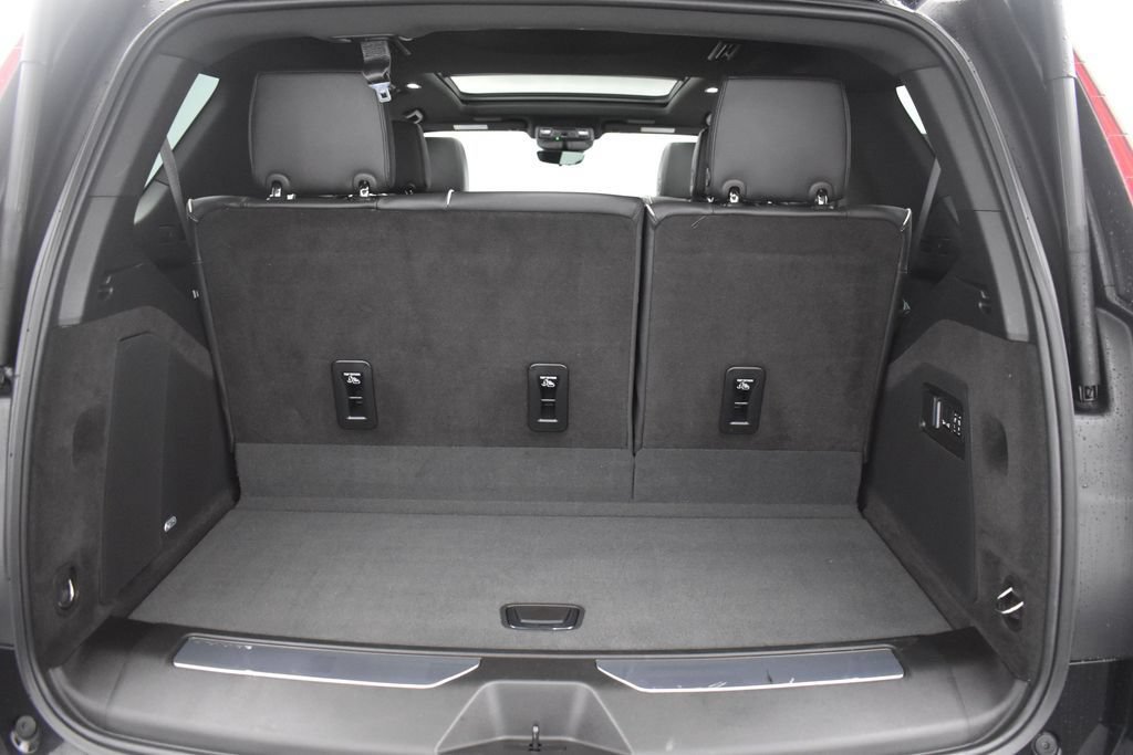 Certified 2024 Cadillac Escalade Premium Luxury w/ Performance Package AWD/4WD image 33