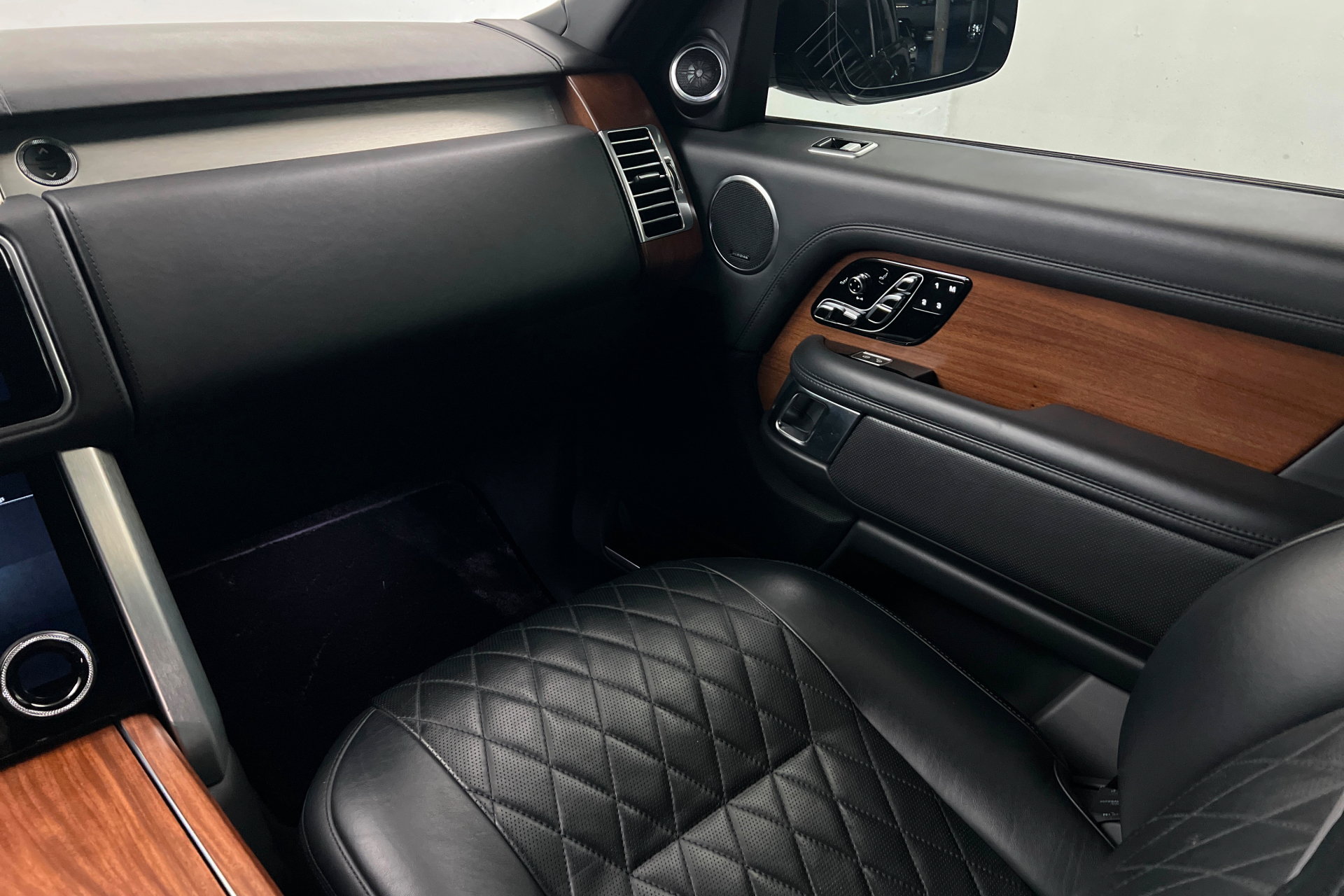 Used 2019 Land Rover Range Rover LWB SV Autobiography AWD/4WD image 10