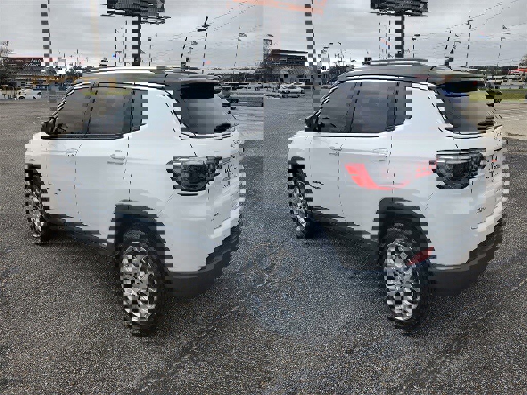 Used 2022 Jeep Compass Limited image 3