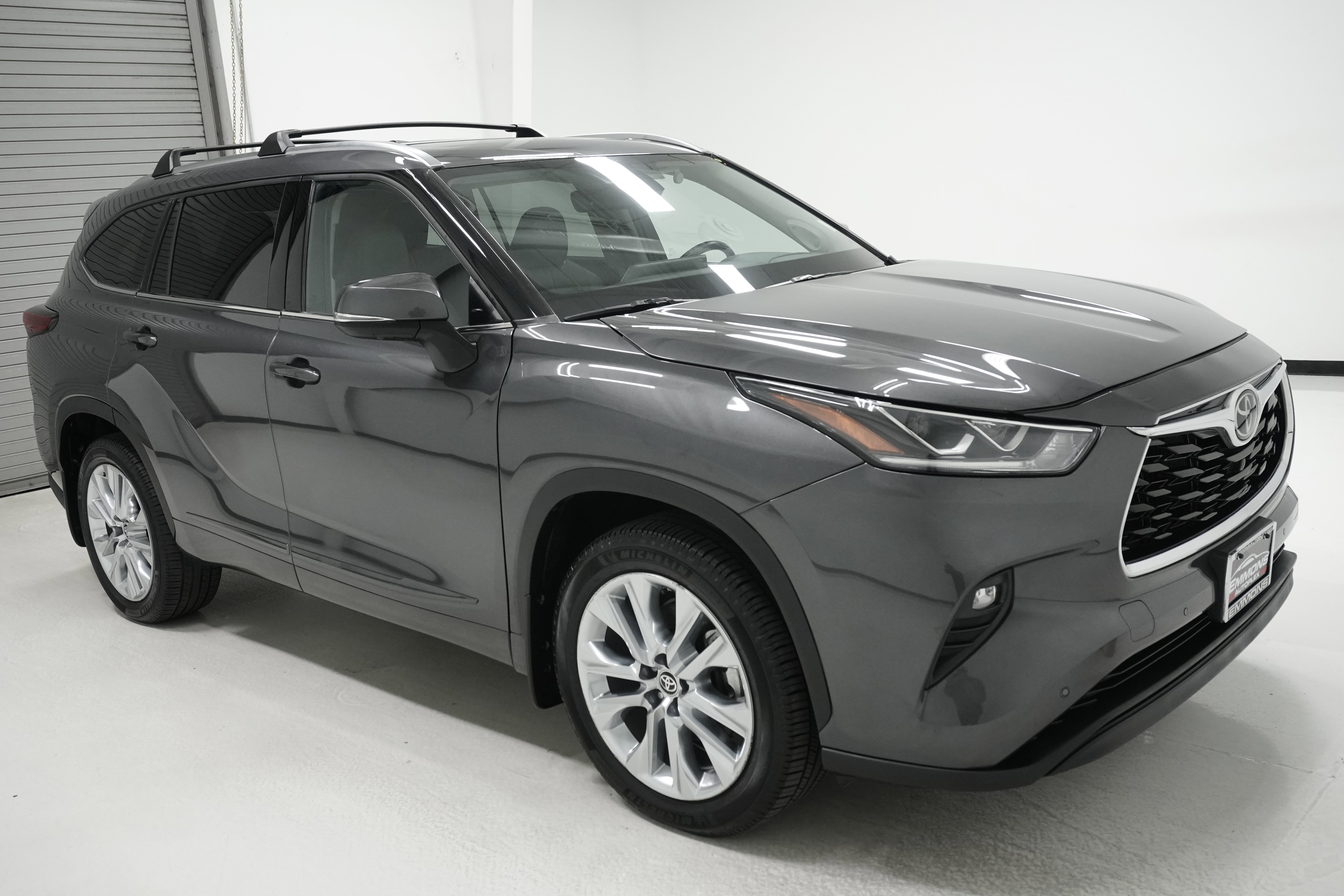 Used 2022 Toyota Highlander Limited image 3