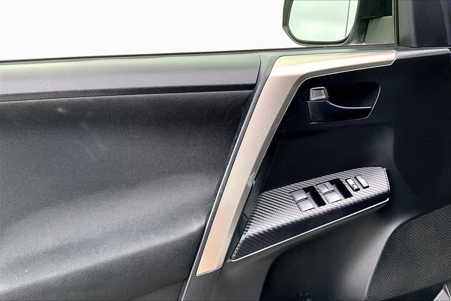 Used 2015 Toyota RAV4 LE FWD image 20