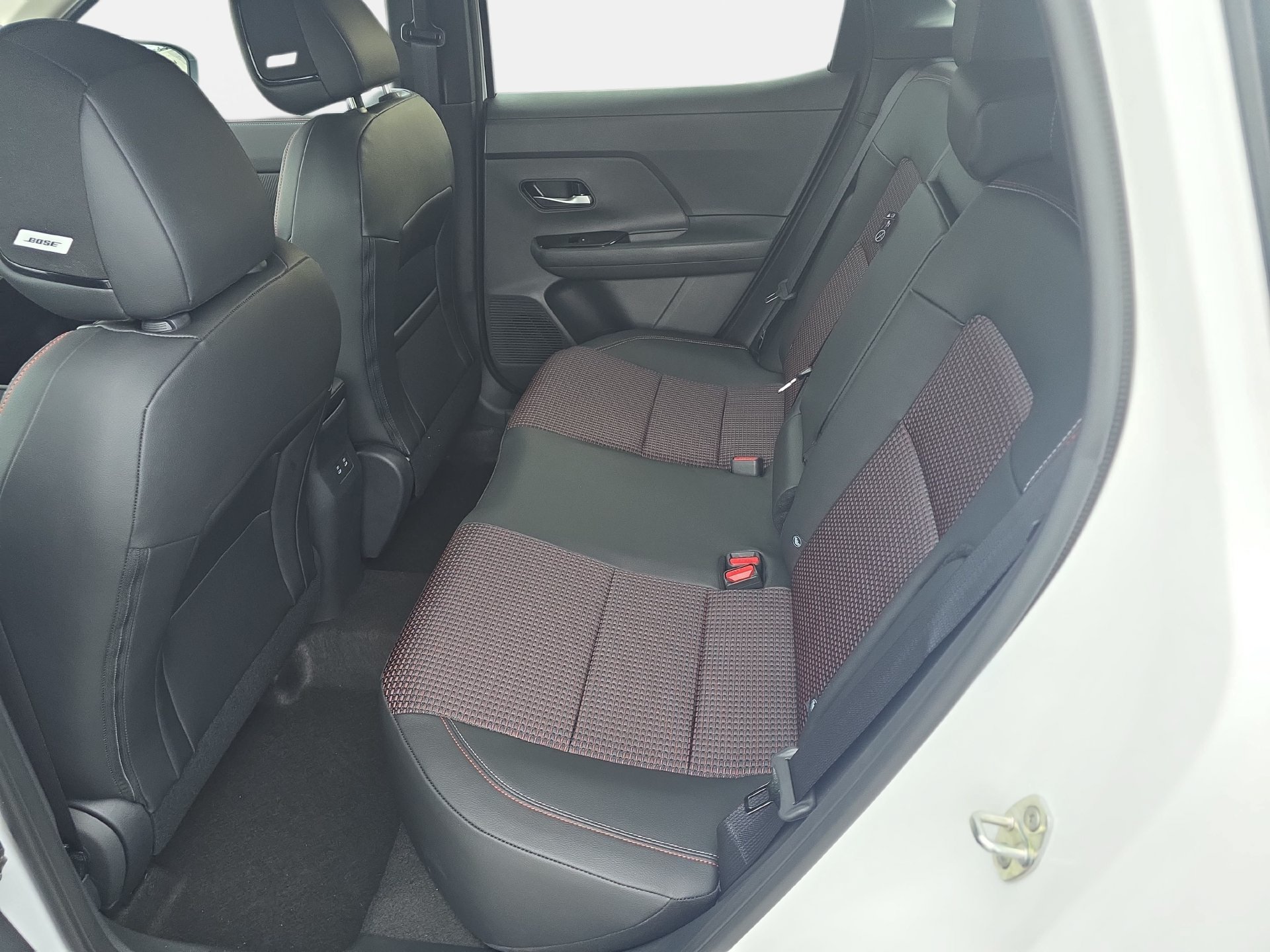 New 2027 Nissan Kicks SR w/ SR Premium Package AWD/4WD image 14