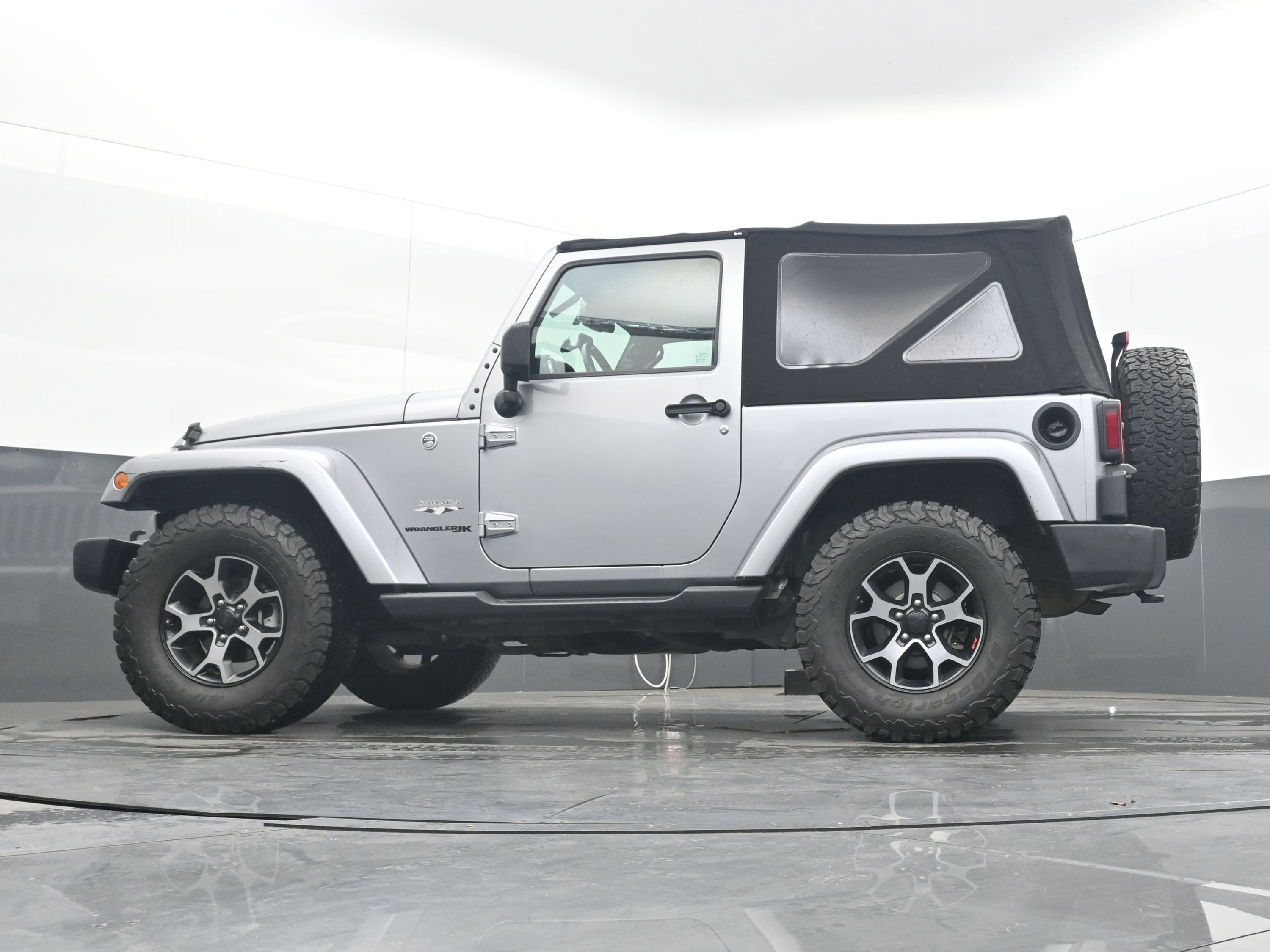 Used 2018 Jeep Wrangler Sahara w/ Connectivity Group image 26