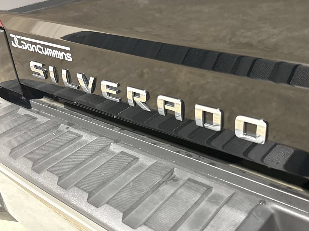 Used 2016 Chevrolet Silverado 1500 LTZ w/ LTZ Plus Package AWD/4WD image 26
