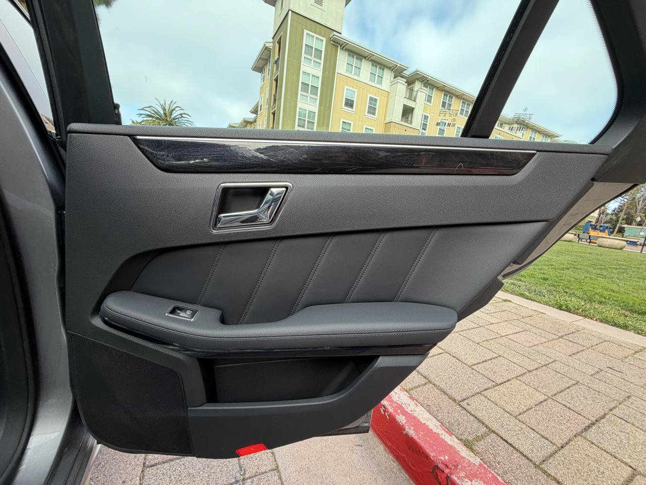 Used 2010 Mercedes-Benz E 550 Sedan image 51