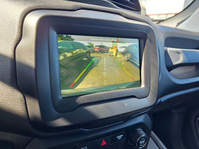 Used 2018 Jeep Renegade Limited image 37