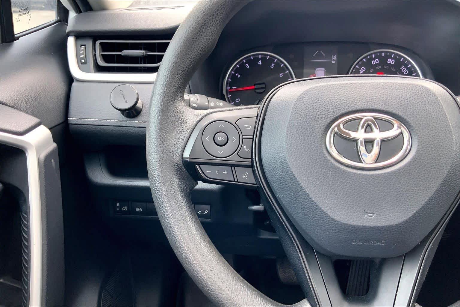 Used 2021 Toyota RAV4 XLE w/ Convenience Package FWD image 24