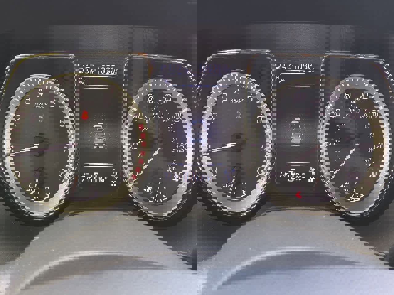 Used 2018 Nissan Titan SL image 34