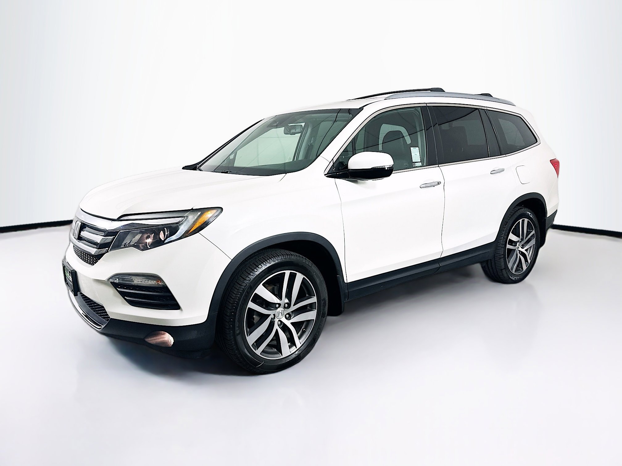 Used 2018 Honda Pilot Touring image 3