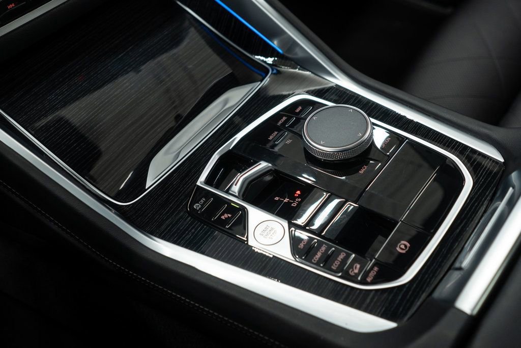 Used 2025 BMW X6 xDrive40i w/ Climate Comfort Package image 21